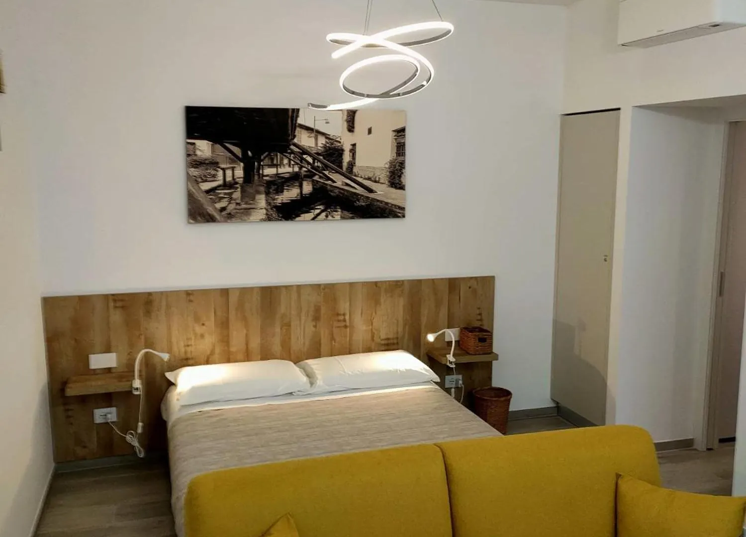 Suite Naviglio Grande contacts